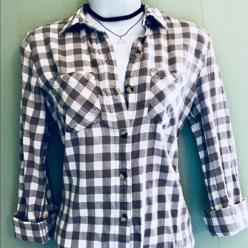 Plaid gray and white shirt with chocker